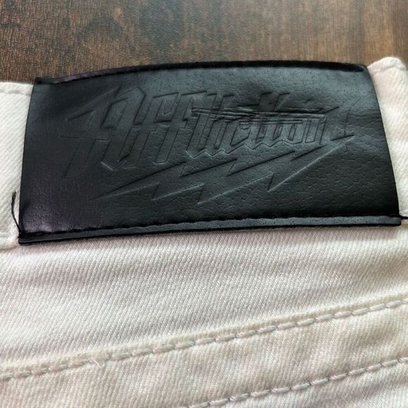 Affliction VIKKI white shredded cut off denim jean shorts gold sequin Sz 30 Y2K - Picture 7 of 10